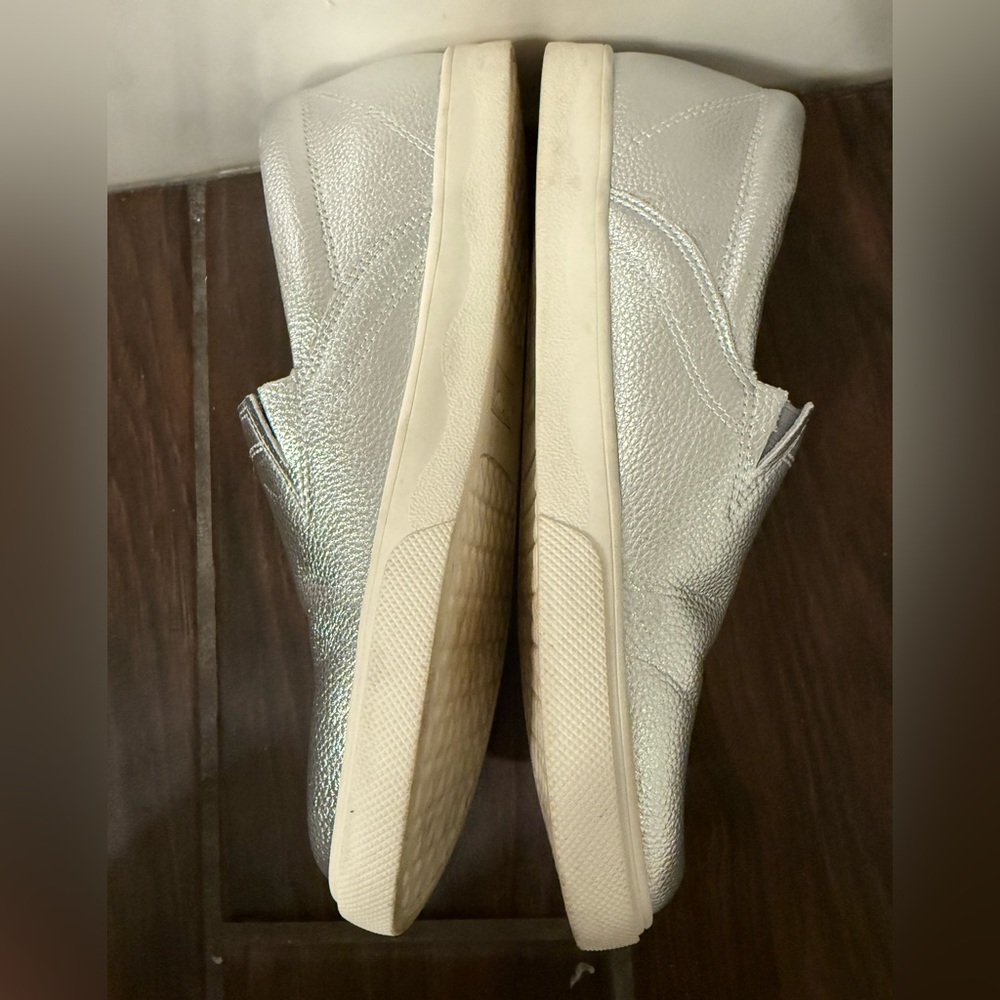 Blondo Giavana Silver Waterproof Shoes - Picture 5 of 11